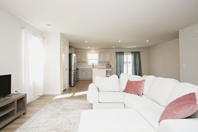 Photo - One Level Living With Amenities!