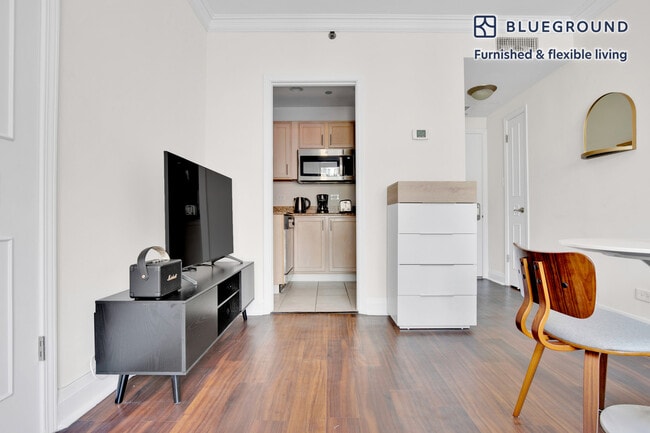 Photo - 200 E Chestnut St Unidad SI FL17-ID618