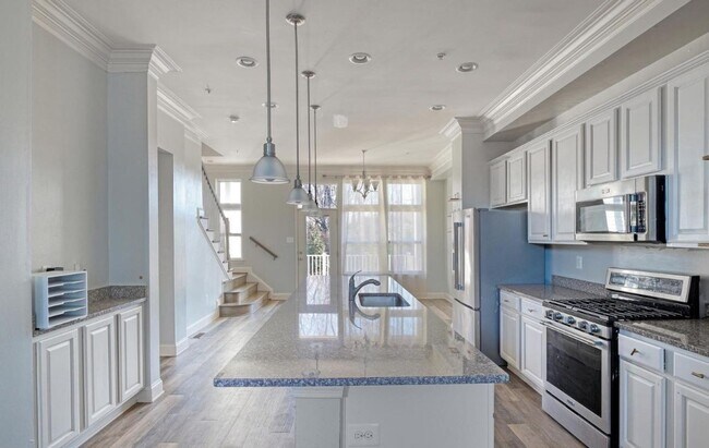 Photo - Beautiful Basement for Rent - Bedroom, Fam...