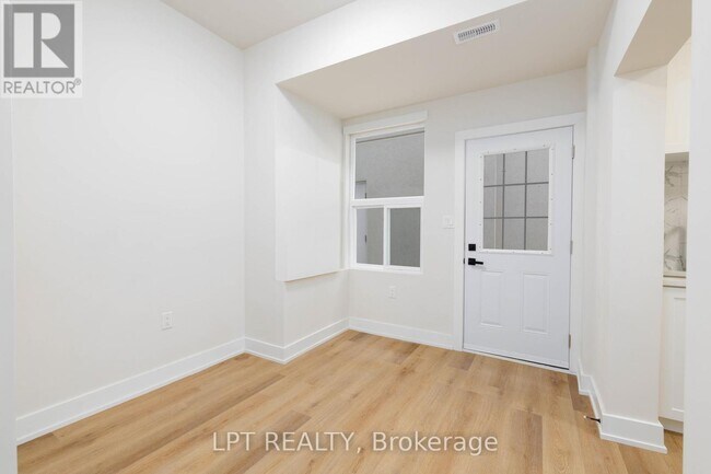 Photo - 627 Crawford St Unit C