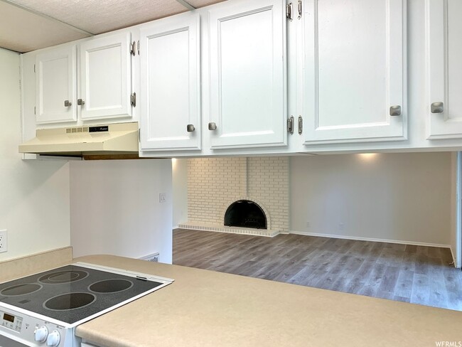 Photo - 4860 S Highland Cir Unidad Apt 3