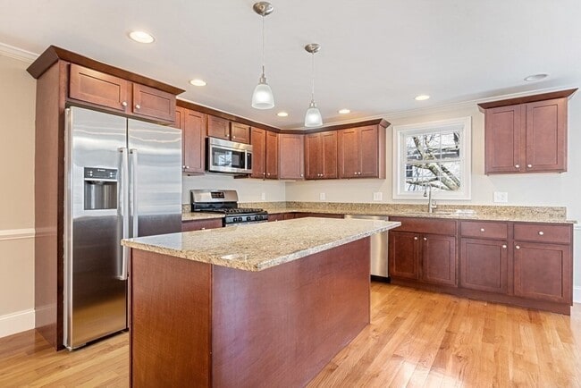 Photo - 220 White St