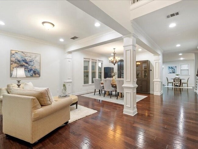 Photo - 210 Ashland Ct House