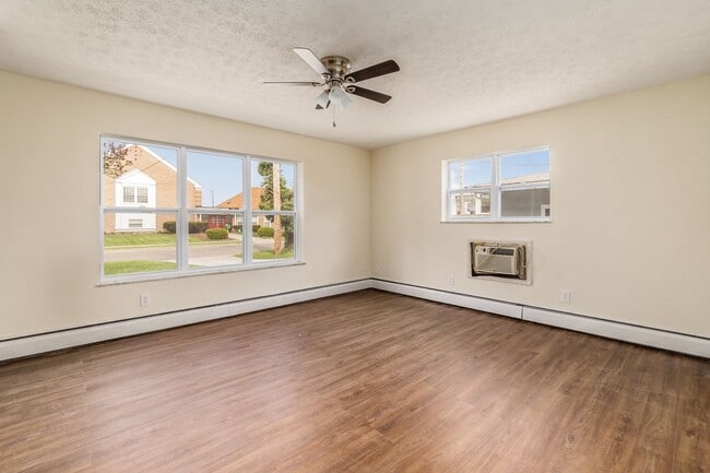 Photo - 28 Pinewood Dr Unit B