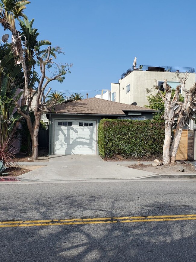 Building Photo - 2351-2353 OCEAN AVE. Unit 2353