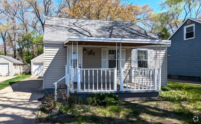Building Photo - 1874 Manor Dr Rental