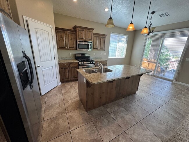 Photo - PRICE JUST REDUCED! Highly Desirable Lakota Ridge!