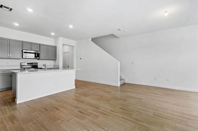 Photo - Lakeshore at the Fountains