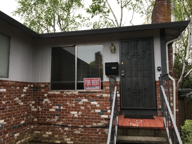 Front door - 4225 SE 15th Ave Unit 4225