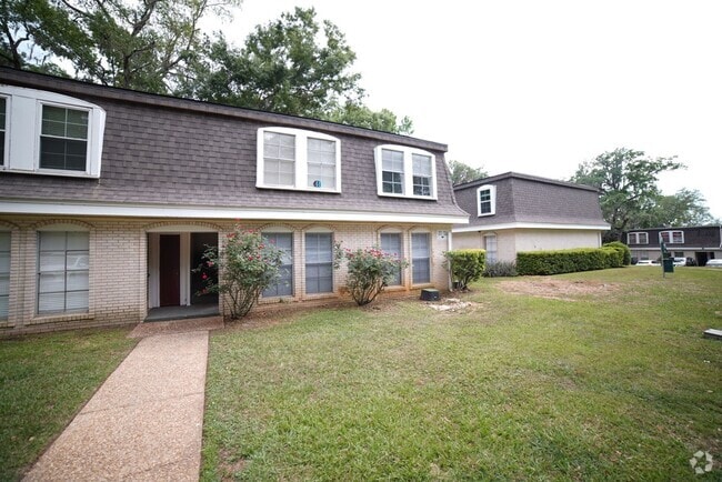 Building Photo - BEAUTIFULLY UPDATED 2 Bed / 1 Bath Condo o... Unit 103