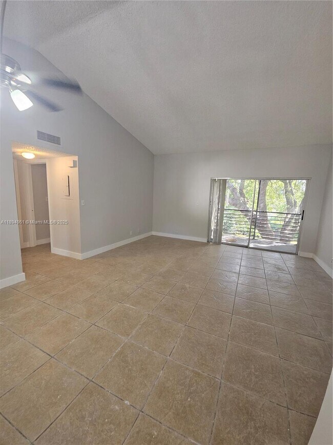 Photo - 713 Gardens Dr Unidad 205