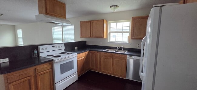 Photo - 725 E Columbus Dr