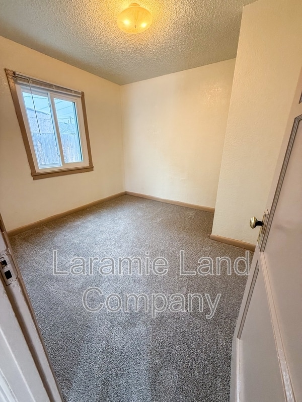 Photo - 863 N 4th St