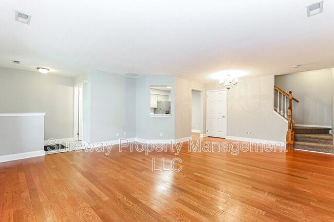 Photo - 4406 Aberdeen Ln