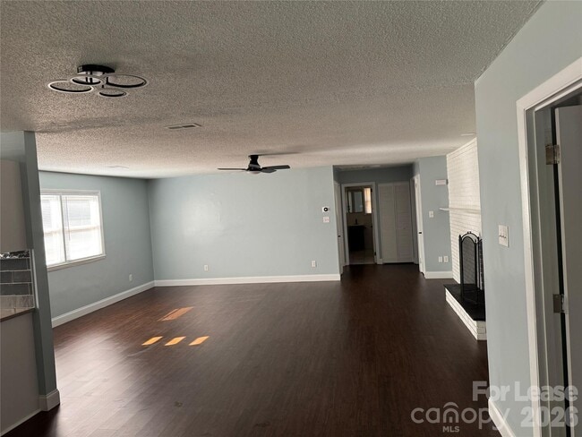 Photo - 4488 Giles Ave