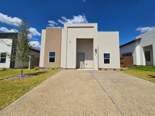 Building Photo - 1612 Cordova Dr