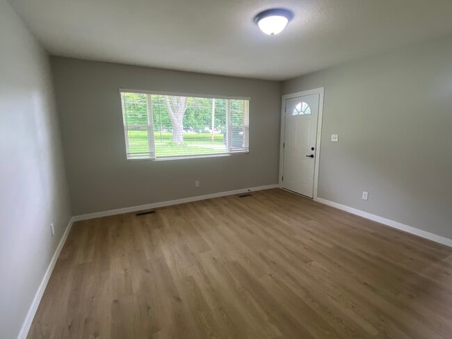 Photo - 5831 E County Rd 150 N