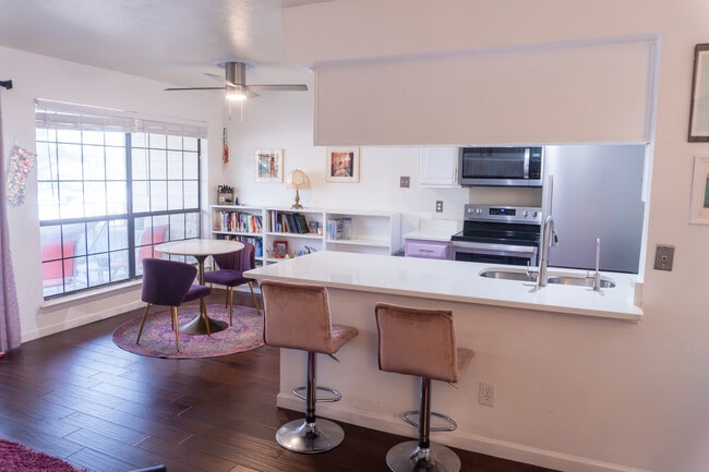 Photo - 2505 Wedglea Dr Unit 208