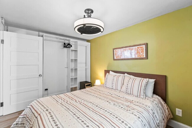 2737 College St Unit SI ID1578465P