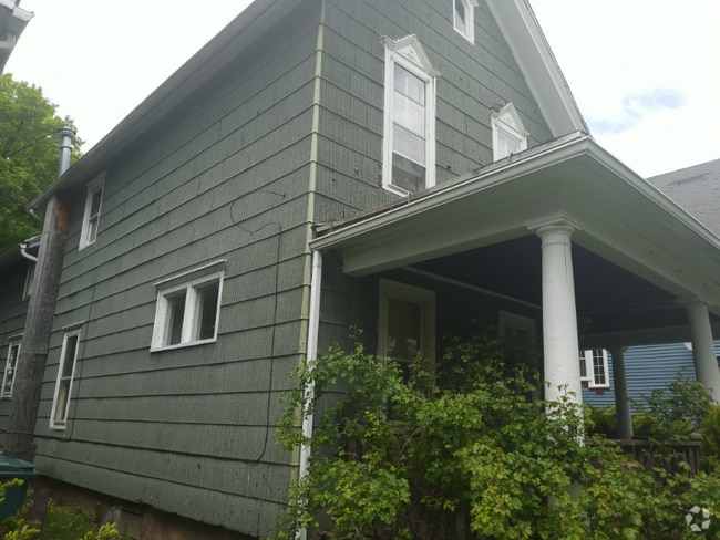 Building Photo - 46 Champlain St Rental