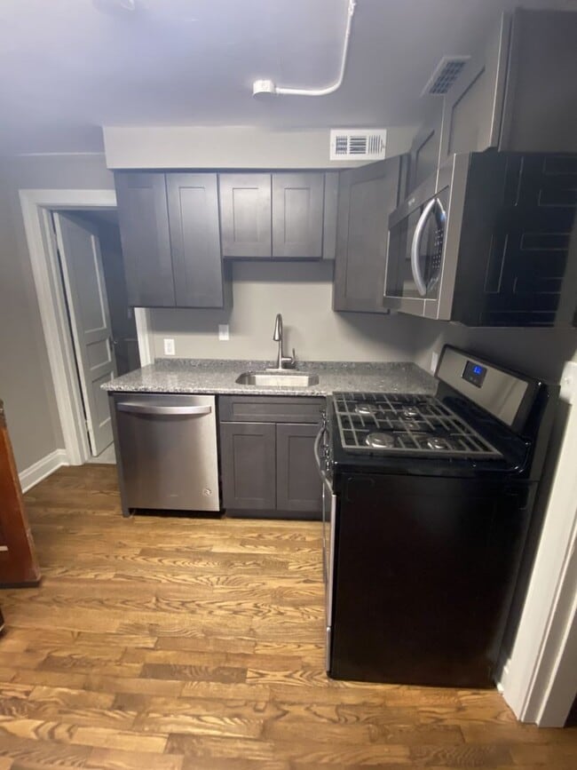 Photo - 515-517 W 14th Unidad 515