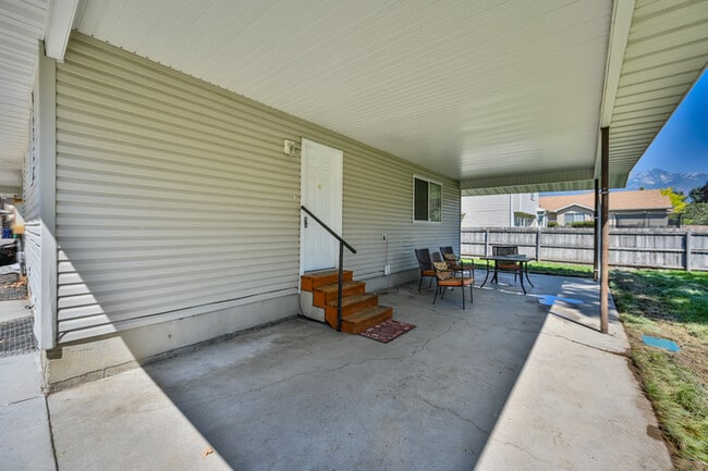 Photo - Duplex in Sandy - Available NOW!