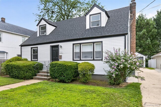 Photo - 121 Sheridan Ave