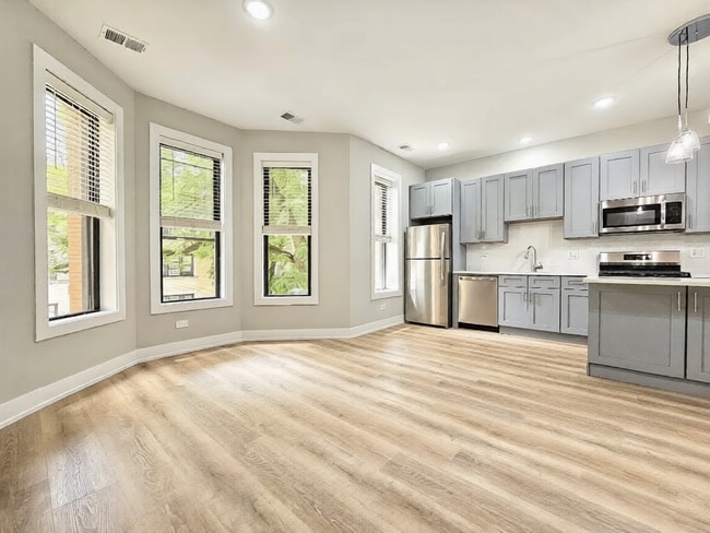 Photo - 441 W Belden Ave