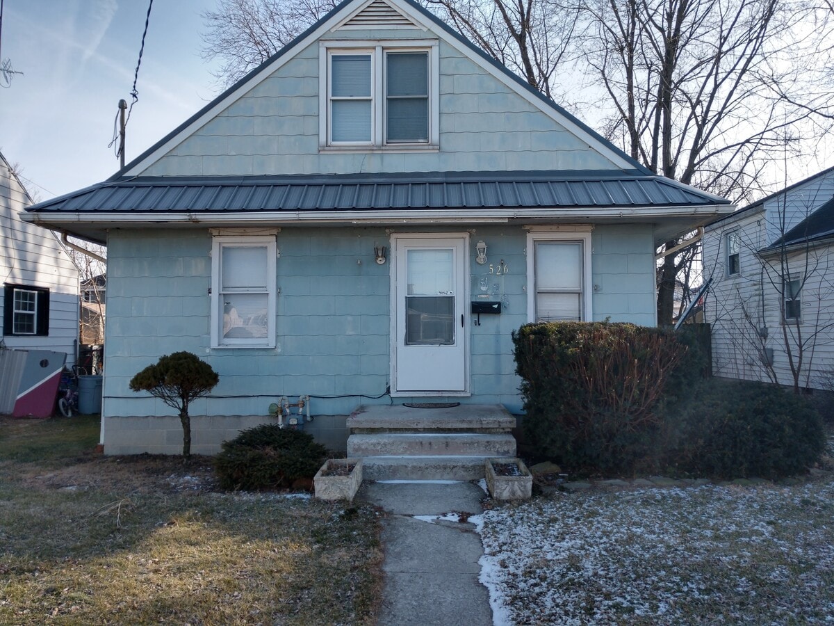 Photo - 526 Universal Ave