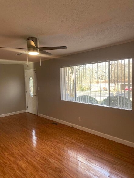 Photo - 3840 Forestview Dr NW