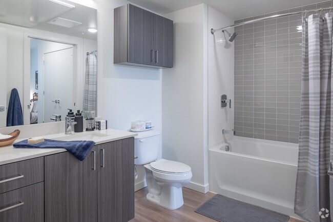 1BR, 1BA - 671SF