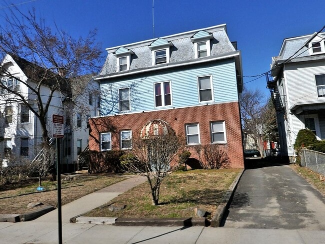 Building Photo - 1501 Chapel St Unit 2nd fl Rental