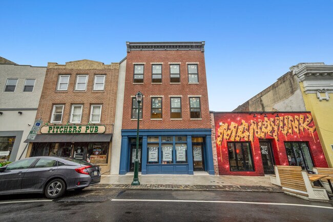 Photo - 4328 Main St