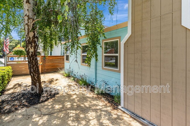Photo - 822 Eaton St