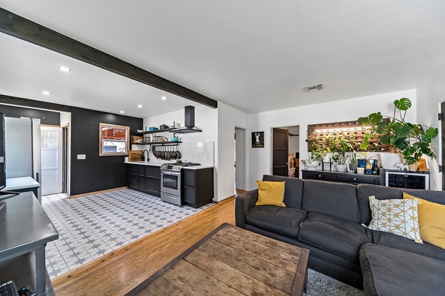 Photo - 5902 Lemp Ave