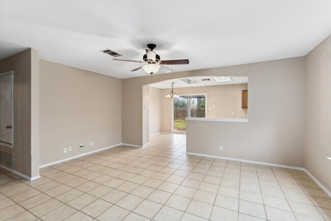 Photo - 107 McCarthur Dr