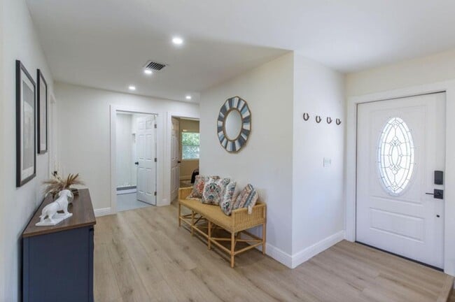 Photo - 16932 Aintree Dr W