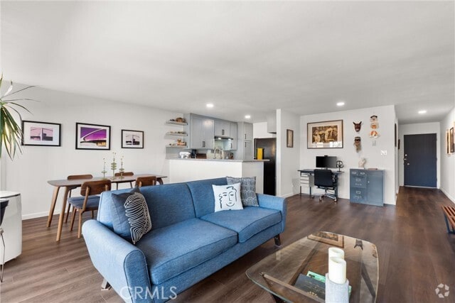 Building Photo - 1187 E 3rd St Unit 203 Rental