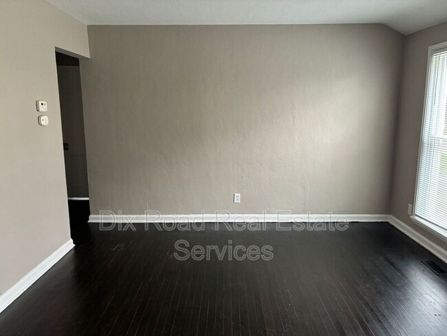 Photo - 729 Cleverly Rd