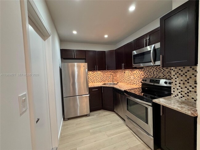 Photo - 2426 SE 17th St Unit 207A