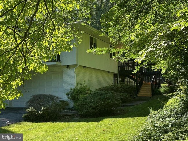 Building Photo - 6900 Heatherhill Rd