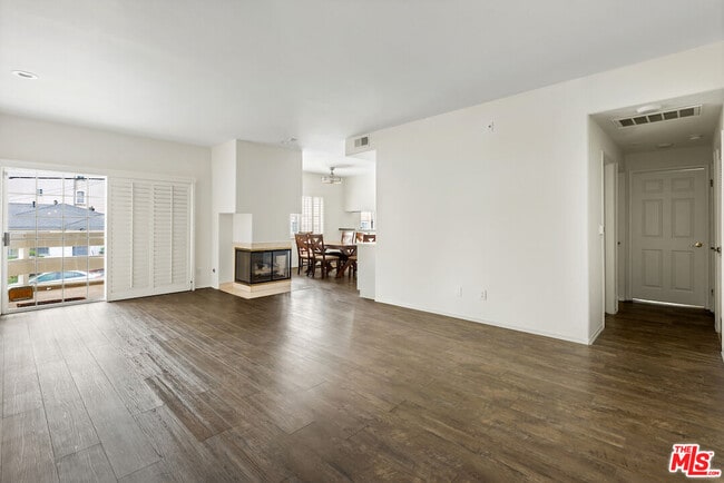 Photo - 1800 Butler Ave Unidad 105