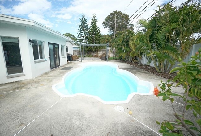 Photo - 7325 10th St N