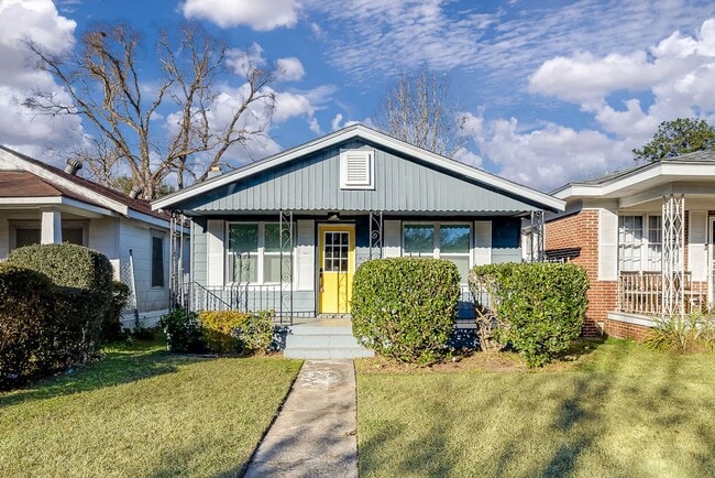 Building Photo - Updated 3BR, 2BA Craftsman Home Minutes from Downtown Savannah