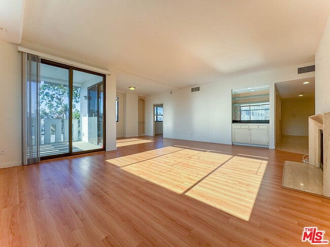 Photo - 1118 3rd St Unit 507