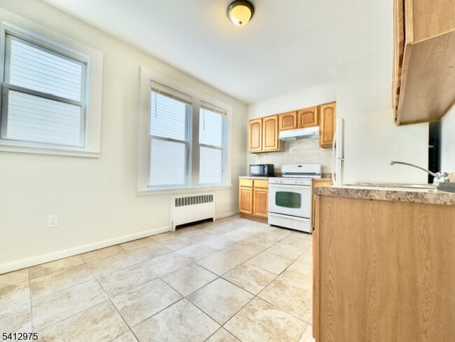 Photo - 476 Grove St Unit 2