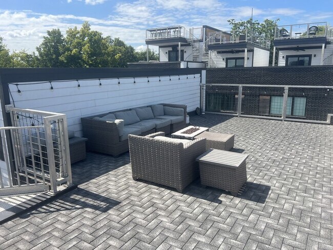 2807 Delaware Ave Unit 305