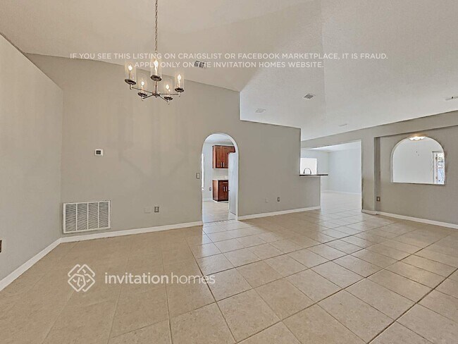 Photo - 1622 Hudderfield Cir W