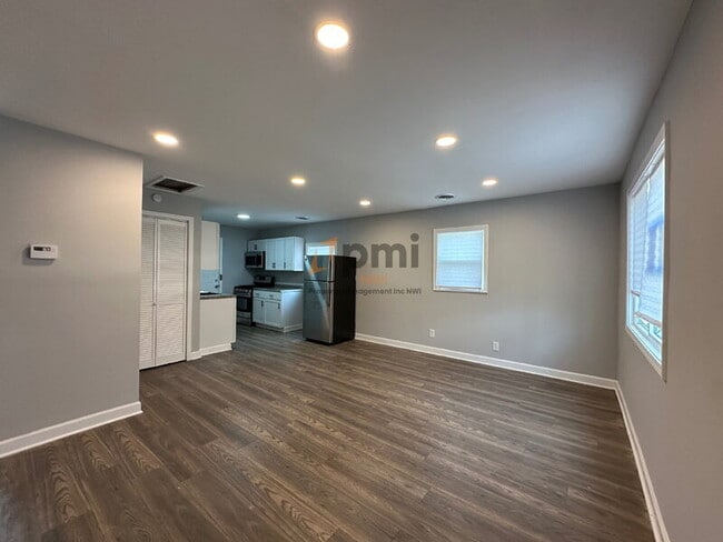 Photo - 2015 Central Dr