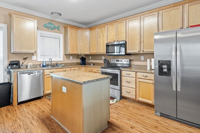 Photo - 461 Lake Breeze Rd